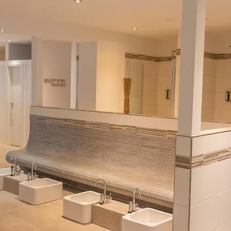 فندق Struck & 4*