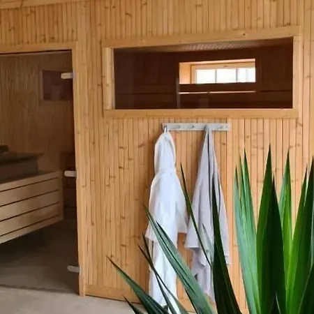 Struck & فندق 4*